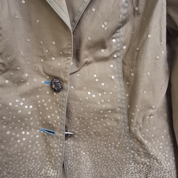 Blazer - Picture 2 of 10